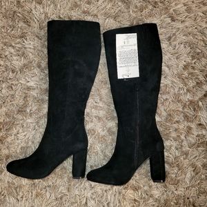 The drop brand new hill boots 👢 😍